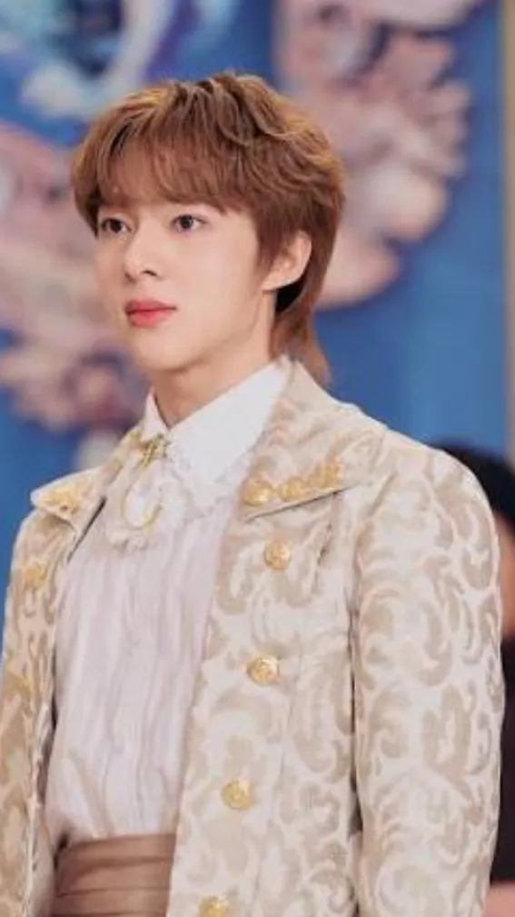 ai character: Khanin  background