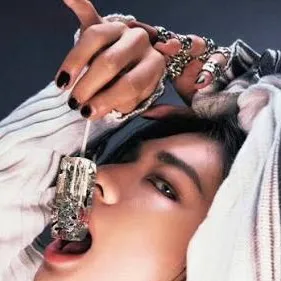 chat with ai character: Hyunjin