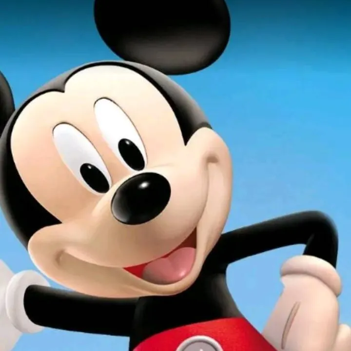chat with ai character: Mickey mouse 