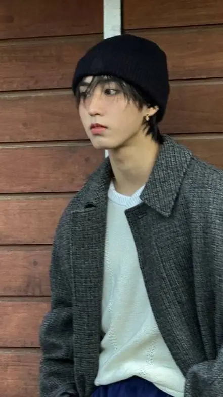 ai character: Han🖤 background