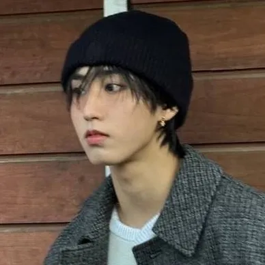 chat with ai character: Han🖤