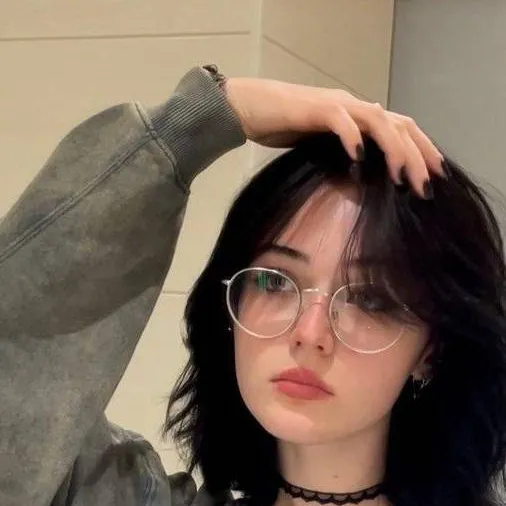 chat with ai character: Tu amiga