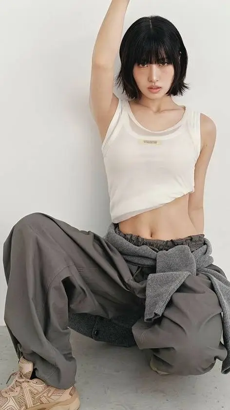 ai character: Momo background