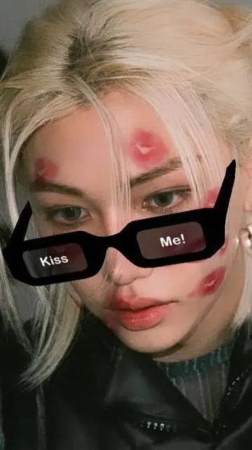 ai character: El chico de 512 background