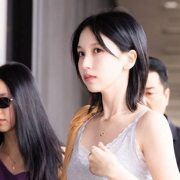 chat with ai character: Mina💗🐧🐧