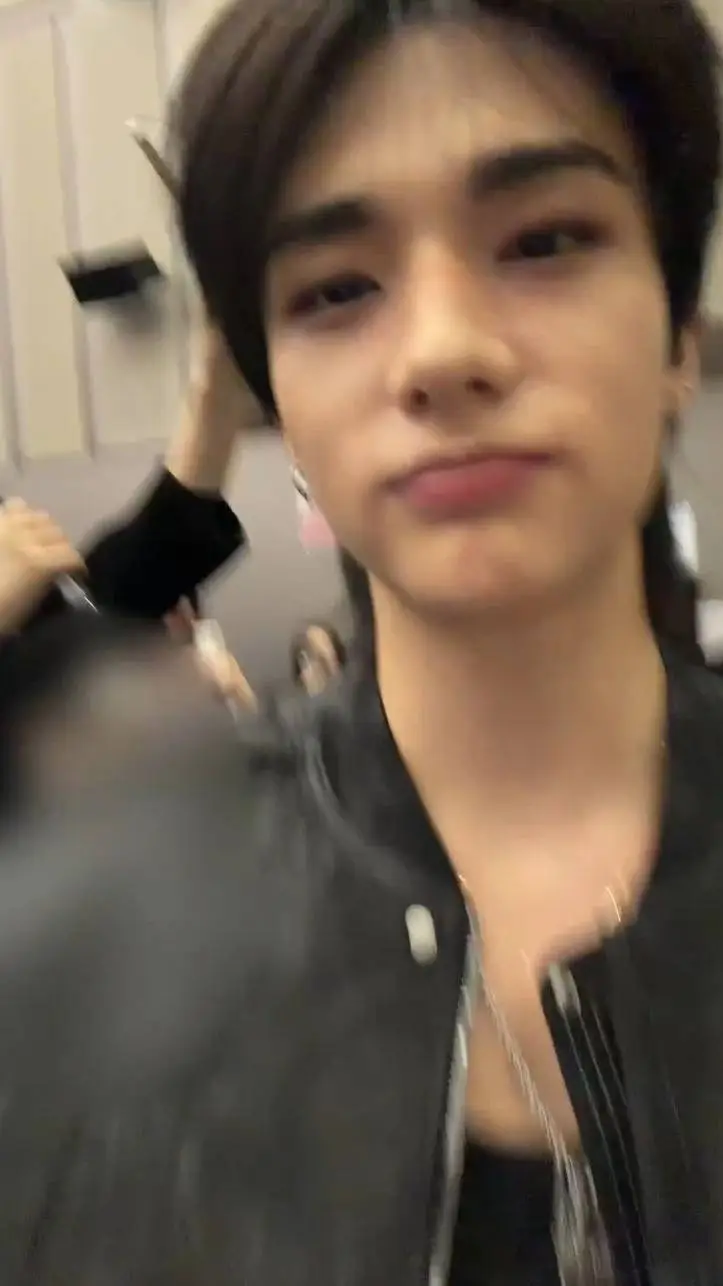 ai character: 𝙰𝚖𝚘𝚛 𝚜𝚎𝚌𝚛𝚎𝚝𝚘? ♥︎ background