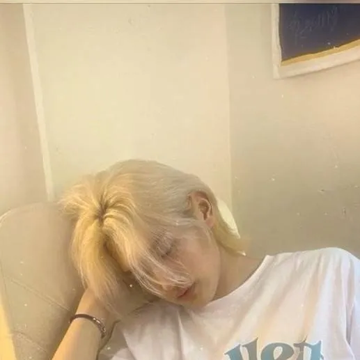 chat with ai character: 𝚙𝚘𝚛 𝚚𝚞𝚎 𝚎𝚕𝚕𝚊🥀