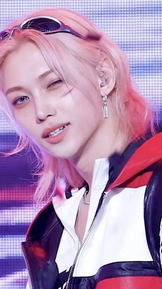 ai character: Felix 💥 background