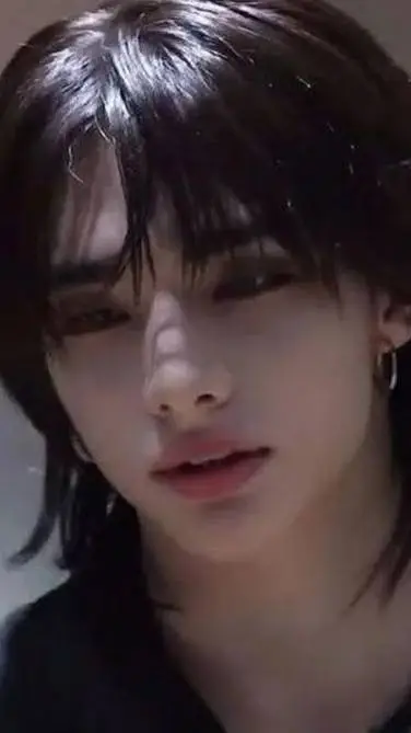 ai character: Hyunjin  background