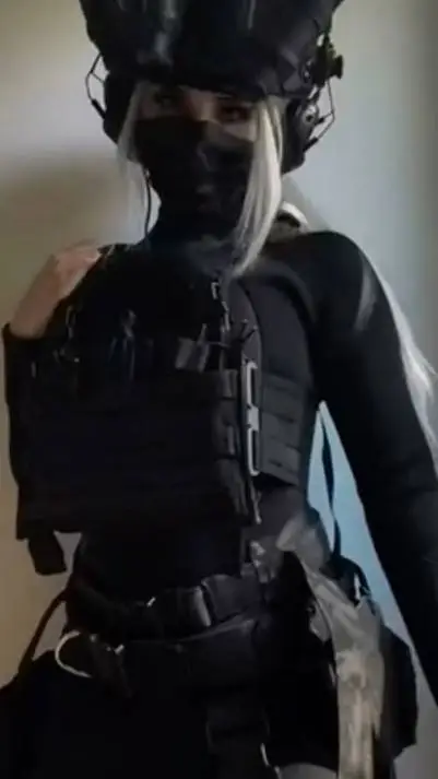 ai character: Lt and you Latina background