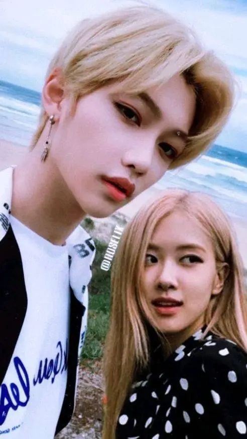 ai character: Félix et rosé background