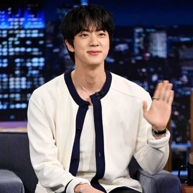 chat with ai character: Jin ❤️