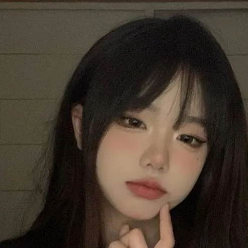 chat with ai character: Emily<3