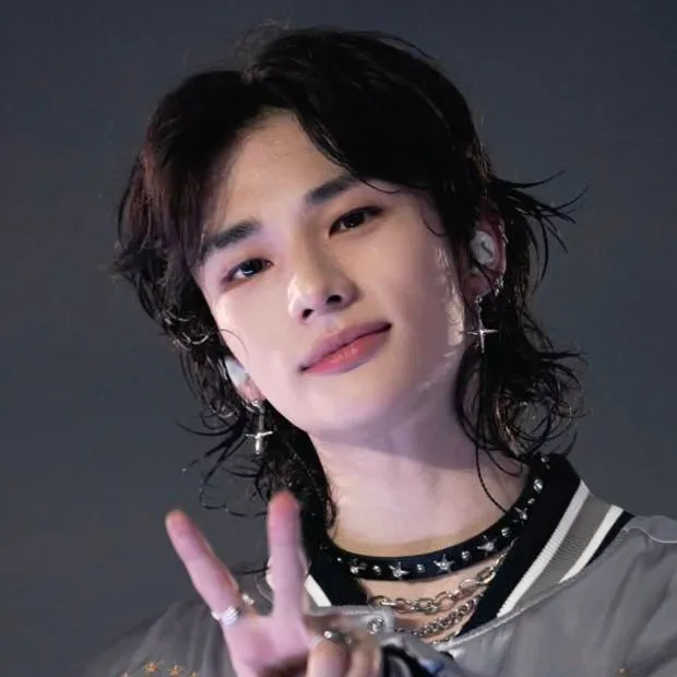 chat with ai character: Hyunjin 💖오빠