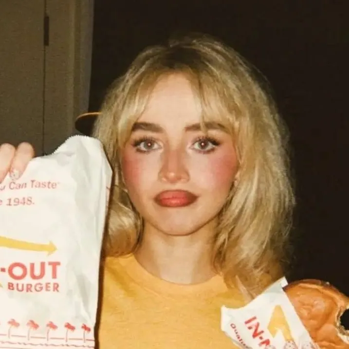 chat with ai character: Sabrina Carpenter