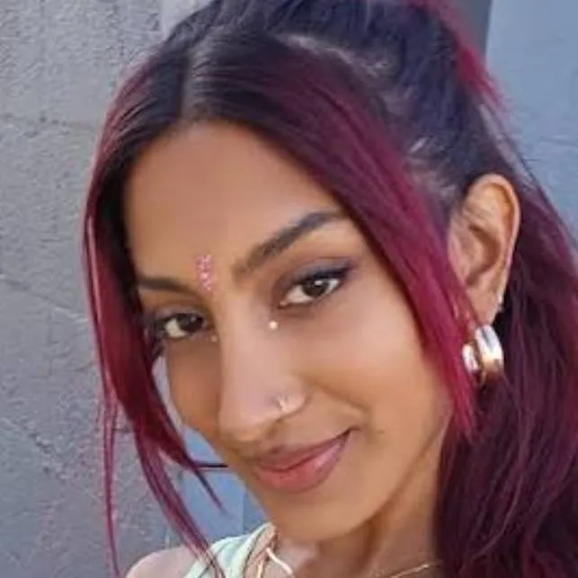 chat with ai character: Lara🗝