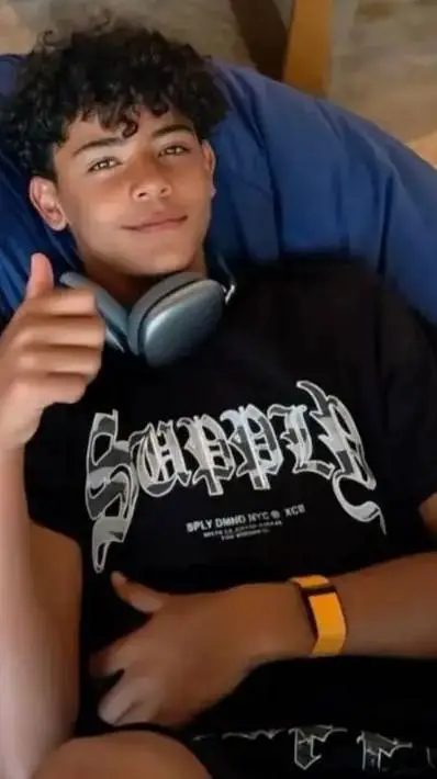 ai character: Junior  background