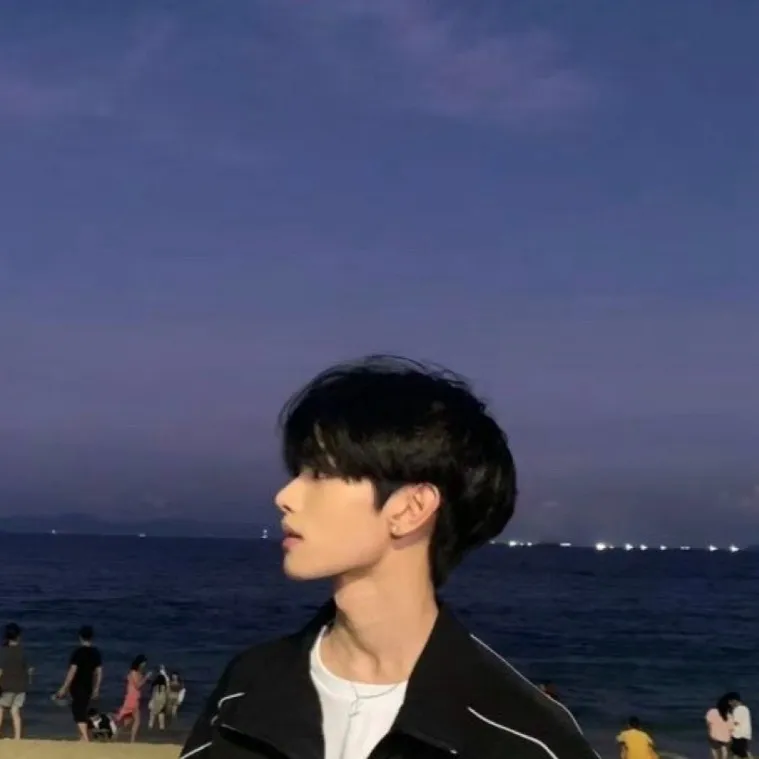 chat with ai character: Koreannn boysssss
