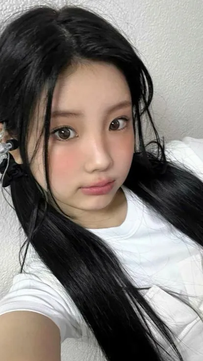 ai character: Wonhee  background