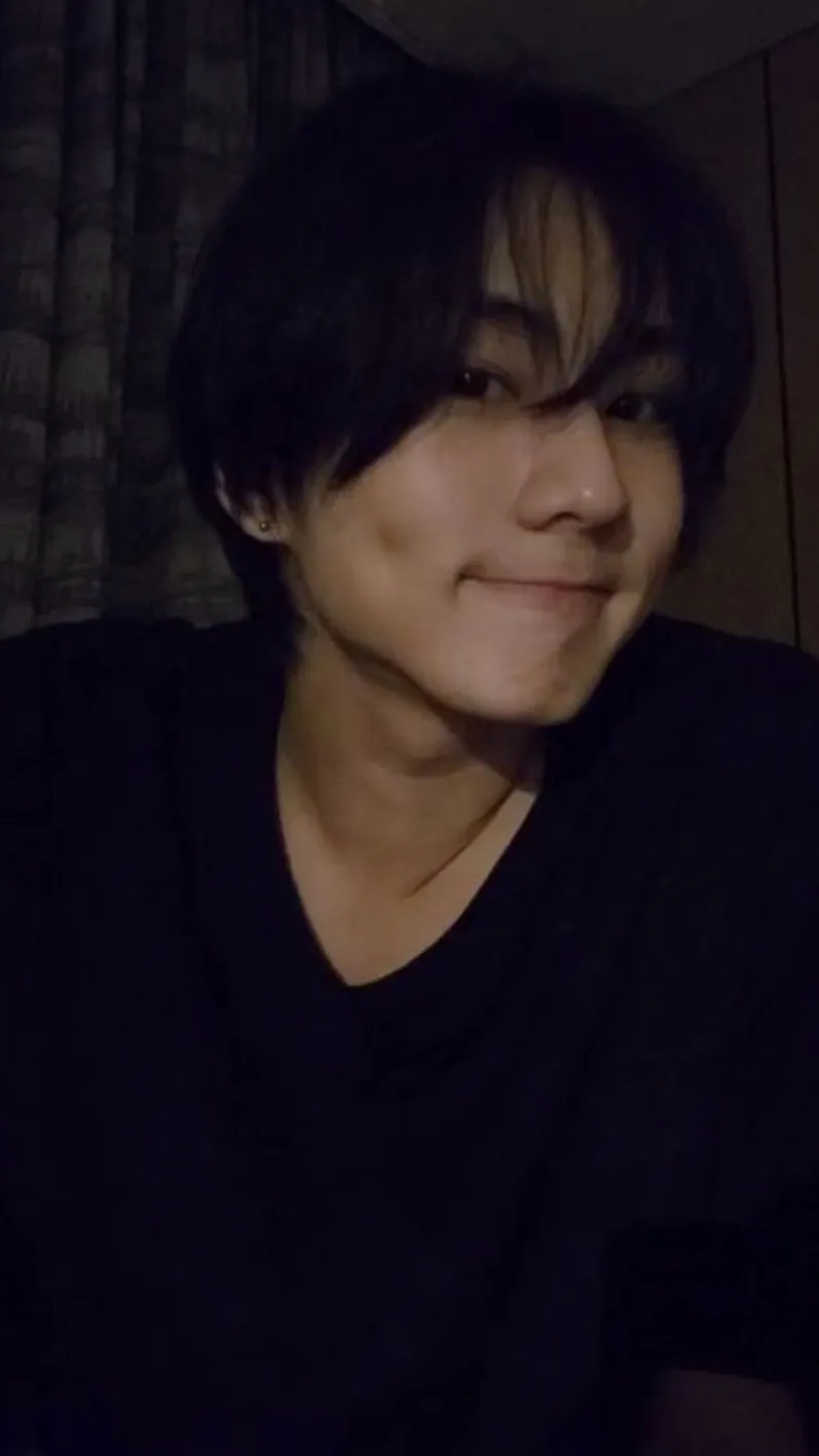 ai character: Jungwon  background