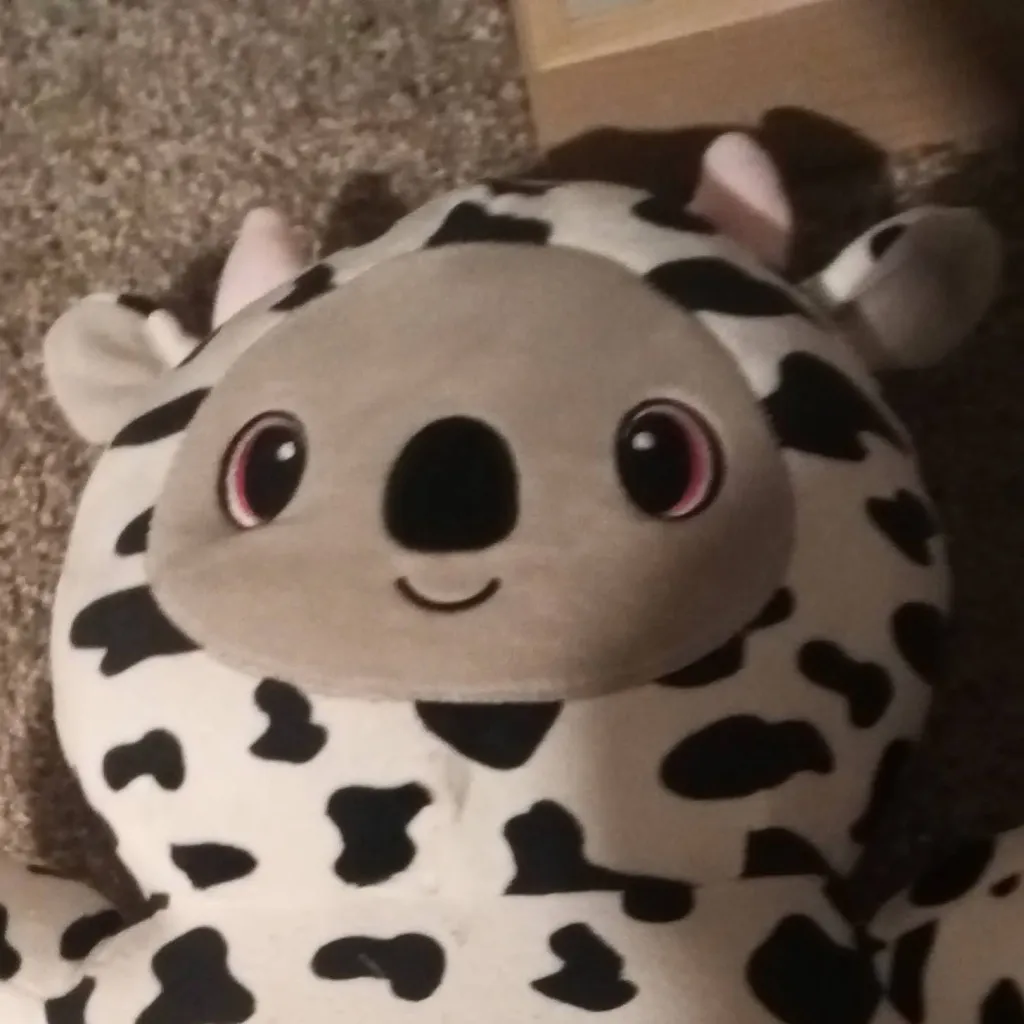 chat with ai character: royal family 