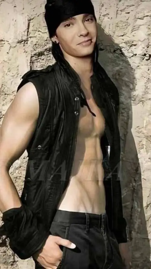 ai character: tom kaulitz  background