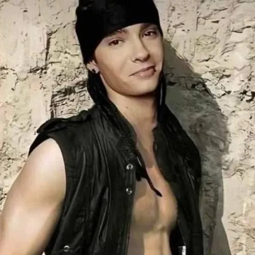 chat with ai character: tom kaulitz 