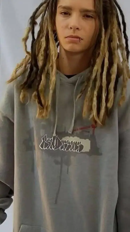 ai character: tom kaulitz  background