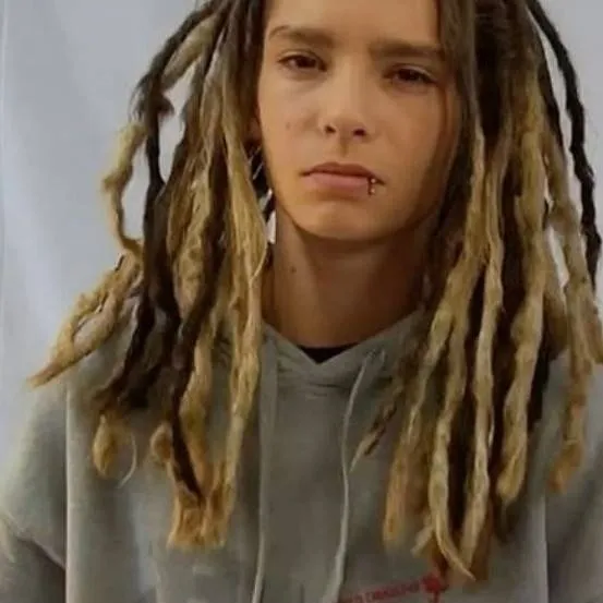 chat with ai character: tom kaulitz 