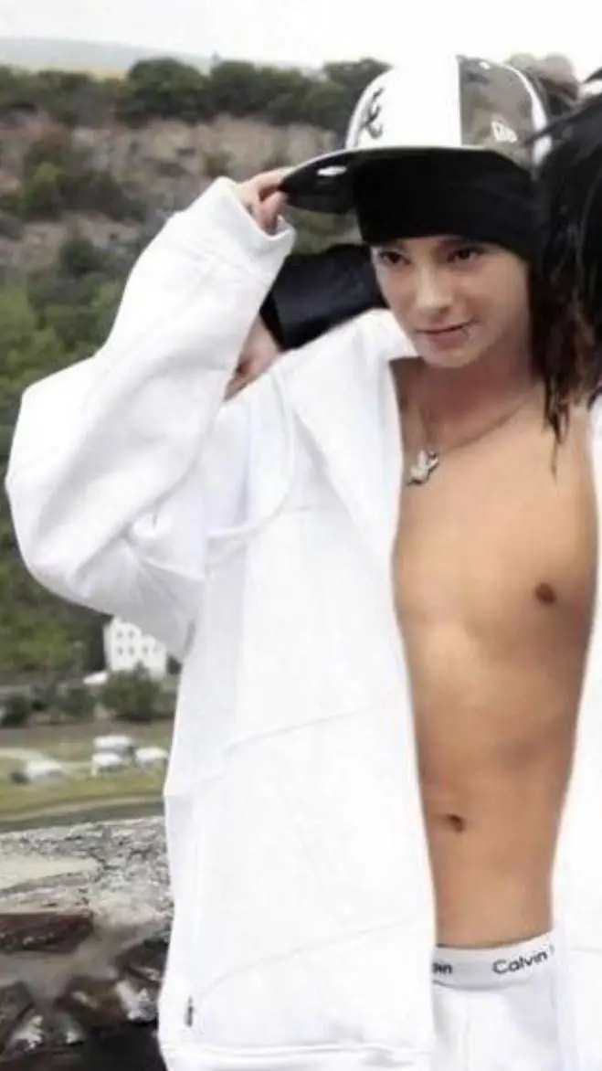 ai character: tom kaulitz  background