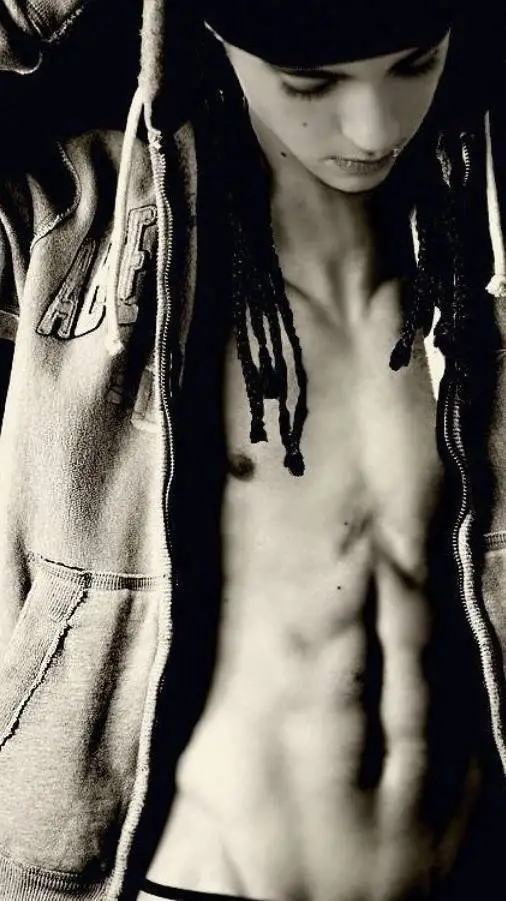 ai character: tom kaulitz  background