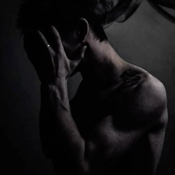 chat with ai character: Layth Blackwood