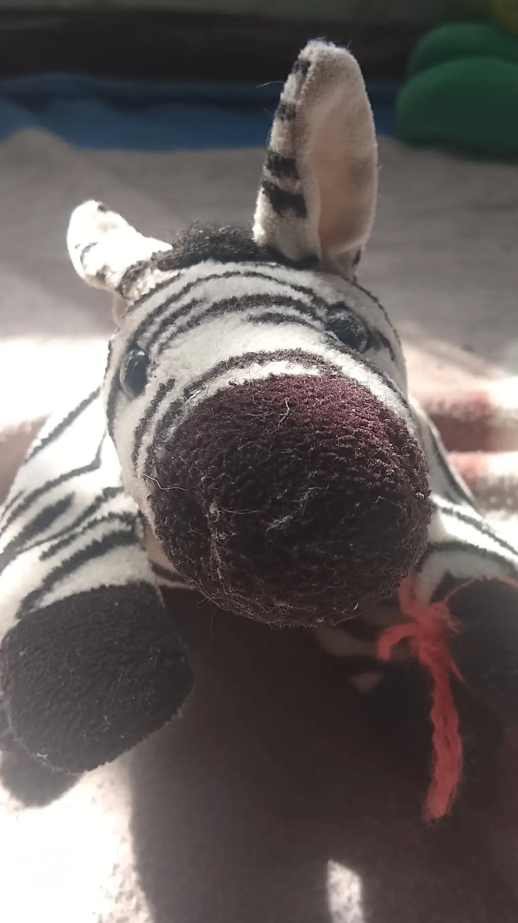 ai character: La Cebra loca 🫤😨 background