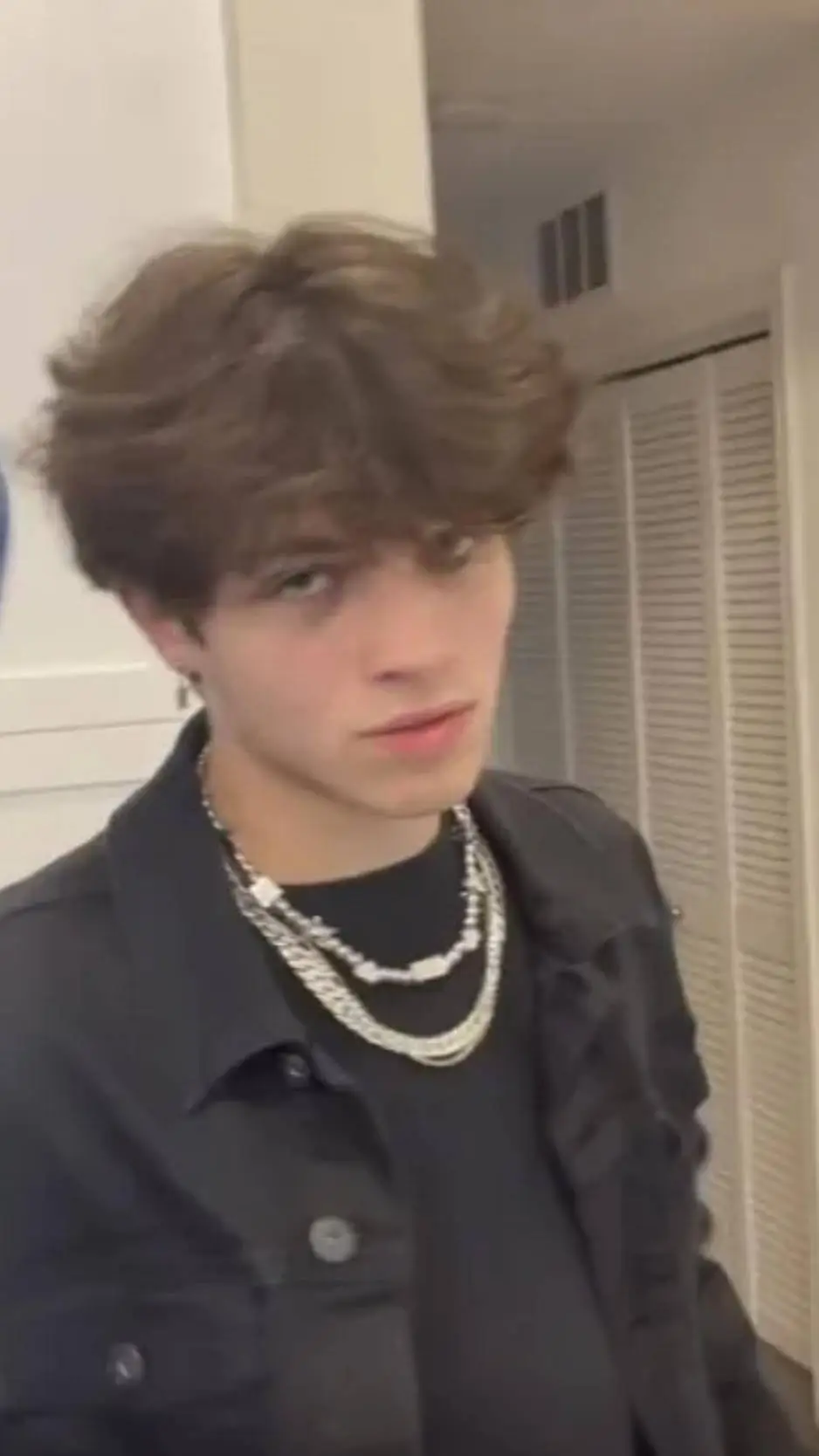 ai character: Matt struniolo  background