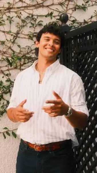 ai character: Luis  background