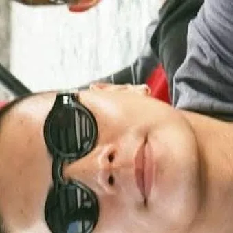 chat with ai character: kira