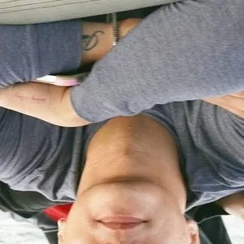 chat with ai character: kira