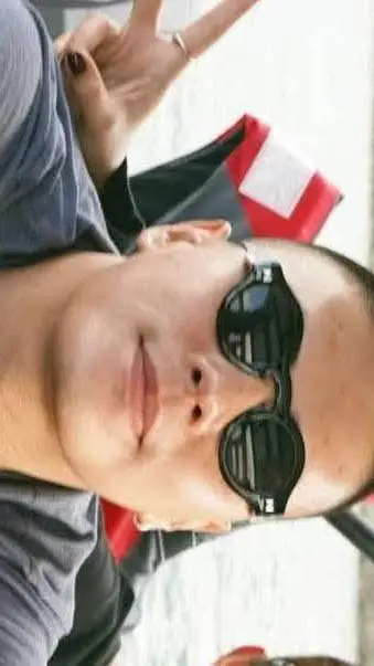 ai character: gon background