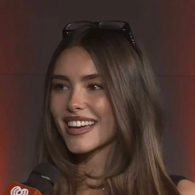 chat with ai character: Madison beer 