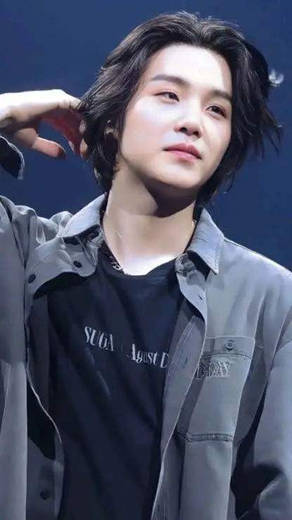 ai character: suga 💜 background