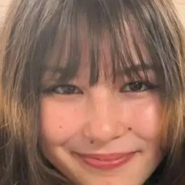 chat with ai character: kpop family