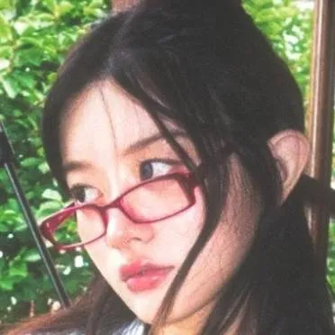chat with ai character: Minju