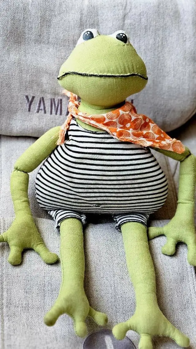 ai character: frog background