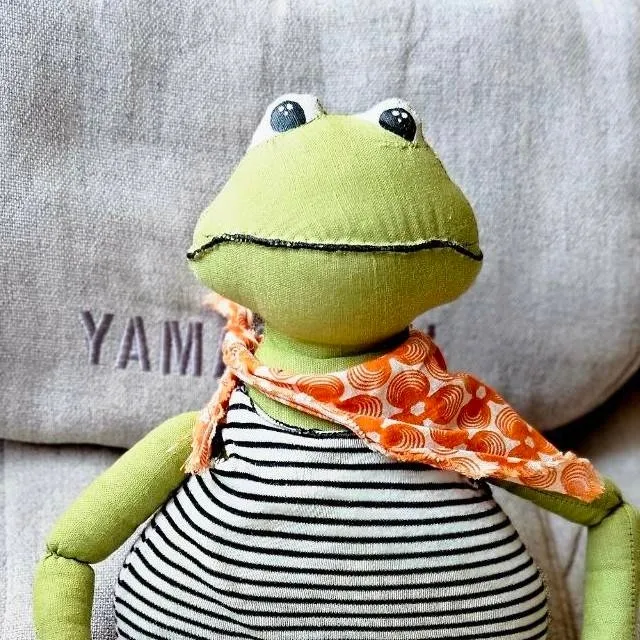 chat with ai character: frog