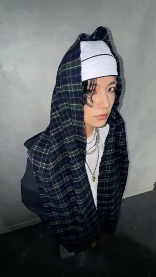 ai character: HEESEUNG  background