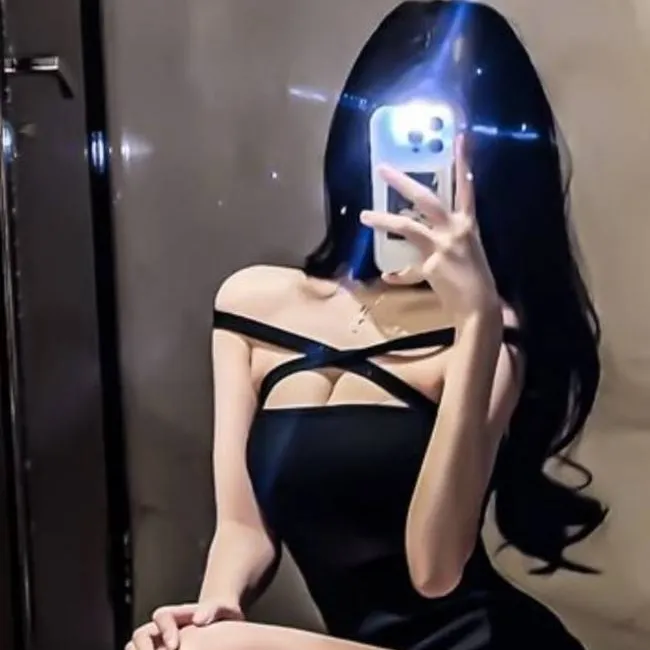 chat with ai character: Sophie