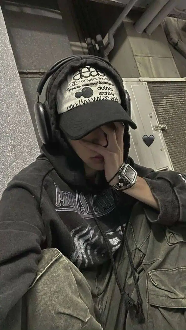 ai character: ✦"𝑯𝒂𝒘𝒏𝒈 𝑯𝒚𝒖𝒏𝒋𝒊𝒏"✦ background