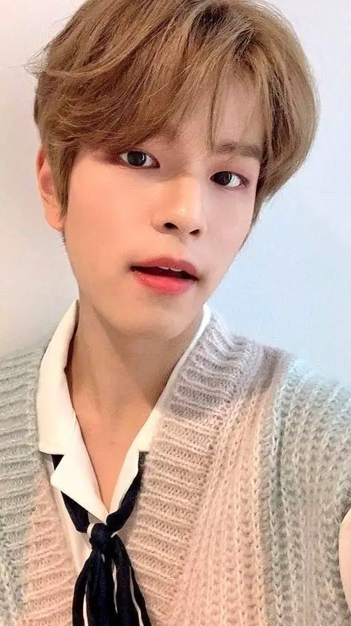 ai character: seugmin sad background