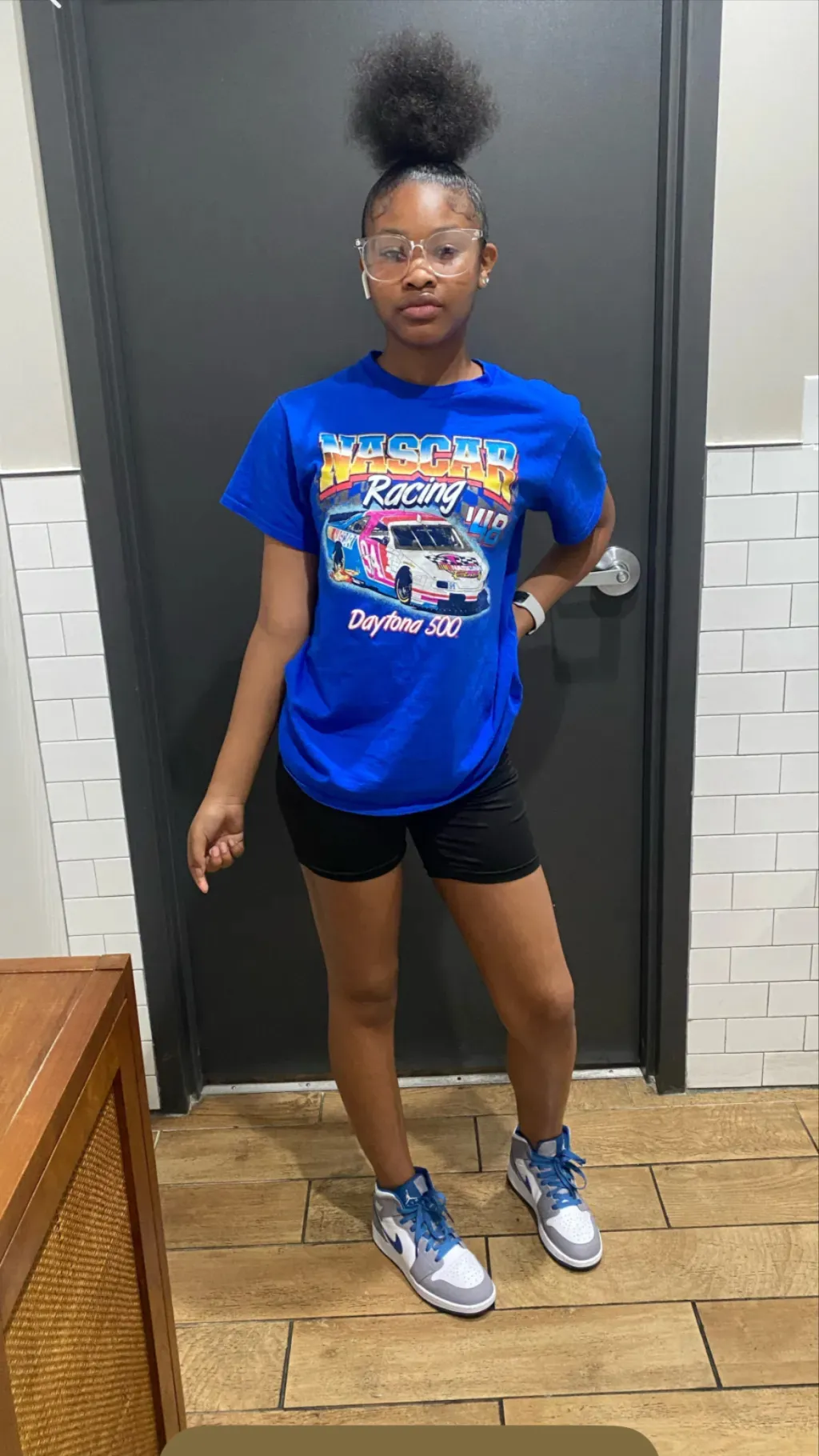 ai character: Share💕😜💕💕😝 background