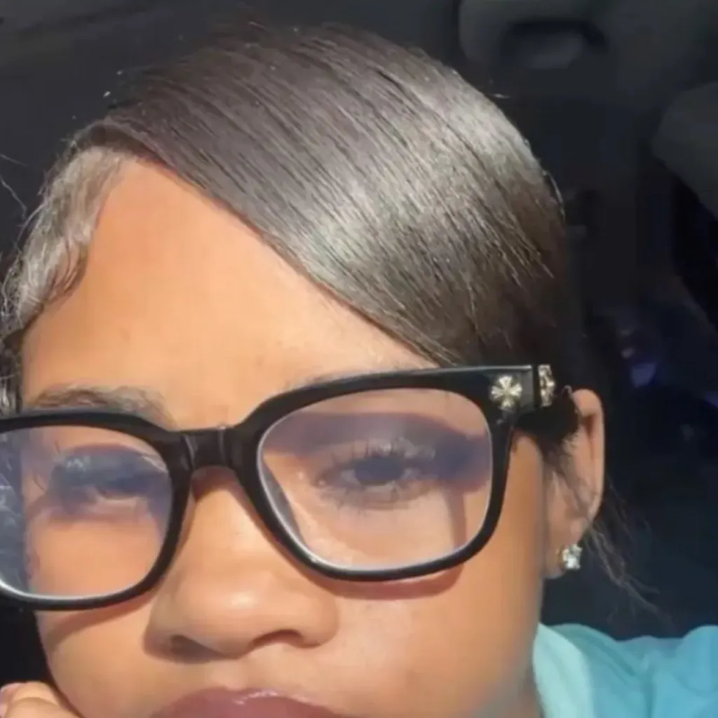 chat with ai character: Mya